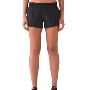 LULULEMON ATHLETICA Hotty Hot Short '2.5" In Black Size 6